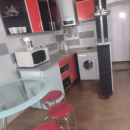 біля оперного і форуму в центрі *