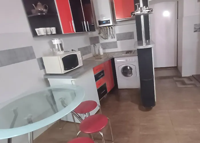 біля оперного і форуму в центрі *